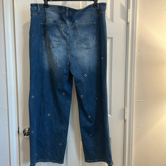 VINCE CAMUTO Grommet Detail Jeans - Picture 10 of 11